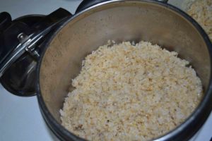 圧力鍋を使った玄米の炊き方 余分な水分をとばす