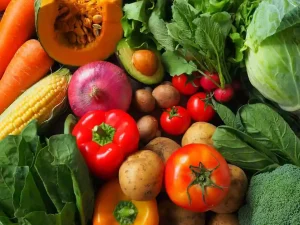 野菜から食べると血糖値の急上昇を防いでくれる